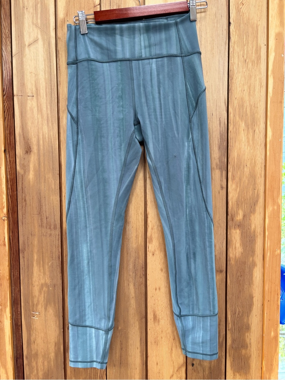 Lululemon in Movement Tights Everlux Linear Spray Dye White Deep Ocean - Size 4